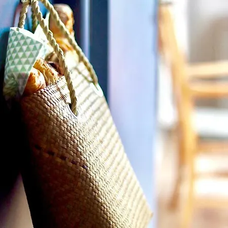 Aux Terrasses Bed & Breakfast *