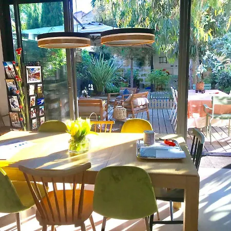 Aux Terrasses Bed & Breakfast *